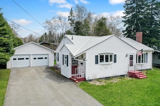 107 Barton St, Presque Isle, ME 04769