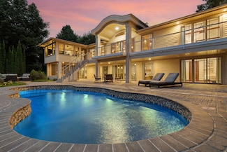 17870 Breezy Point Rd, Wayzata, MN 55391