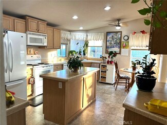 718 Sycamore Ave Unit 16, Vista, CA 92083