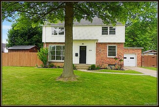 1104 Cayuga Dr, Niagara Falls, NY 14304