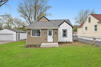 1326 N Poplar Ave, Round Lake Beach, IL 60073