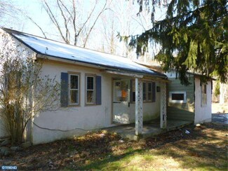 2823 Deep Creek Rd, Green Lane, PA 18054
