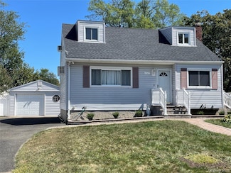 1727 Pine Grove Blvd, Bay Shore, NY 11706