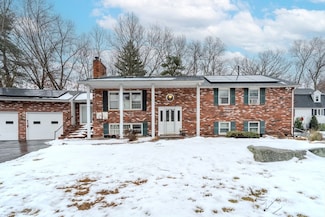 136 Chase Ave, Lowell, MA 01854