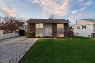 6901 Claymoor Ave, Madison, OH 44057