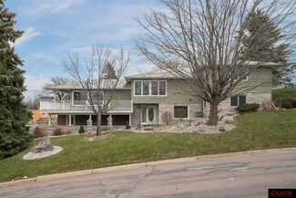 1713 Woodland Ave, Mankato, MN 56001