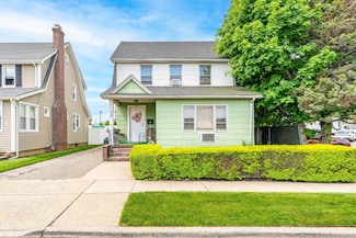 2 Lewis St, Hicksville, NY 11801