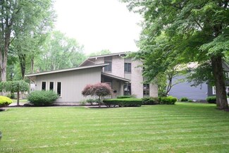 897 Westport Dr, Youngstown, OH 44511