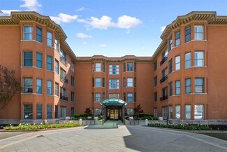 750 S Hanley Rd Unit 120, Saint Louis, MO 63105