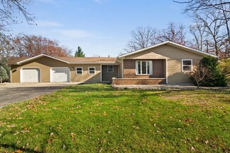 545 Forsythia St SE, Demotte, IN 46310