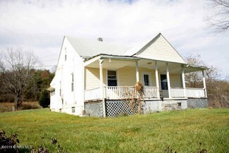 3202 Old Farm Rd, Blacksburg, VA 24060
