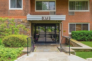 372 Central Park Ave Unit 1C, Scarsdale, NY 10583