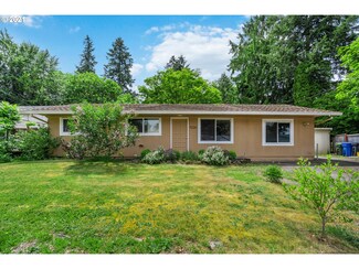 9226 SE Regents Dr, Milwaukie, OR 97222