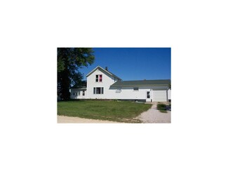 5421 W Otter Rd, Walker, IA 52352