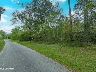 11308 Lake Dr, Bay Saint Louis, MS 39520