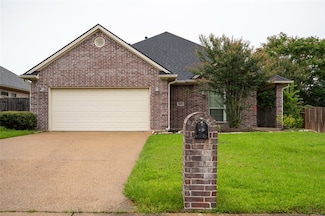 8423 Alison Ave, College Station, TX 77845