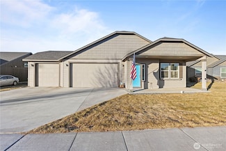 1336 E Egeland Dr, Moses Lake, WA 98837