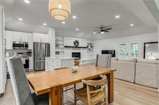 127 Woodbridge Ln, Kansas City, MO 64145