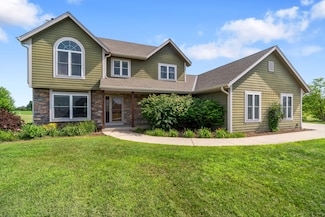 S84W33150 Brown Bear Ln, Mukwonago, WI 53149