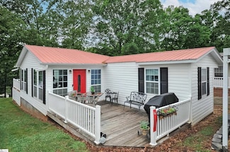 435 Lakewood Dr, Townville, SC 29689