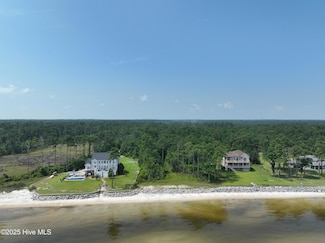 478 Sandy Point Dr, Beaufort, NC 28516