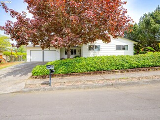 450 SW Victoria Ct, Gresham, OR 97080