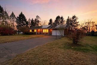 3 Eastwood Dr, Broad Brook, CT 06016