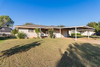 905 N Norman Ave, Moore, OK 73160