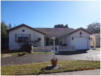 4690 NW 39th St, Lauderdale Lakes, FL 33319
