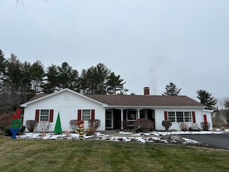 105 Warrenton St, Rockport, ME 04856
