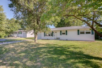 217 Candlelight Dr, Fairview Heights, IL 62208