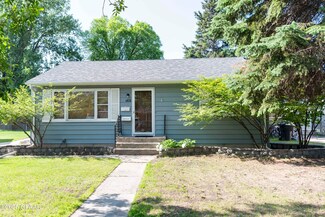 1023 Letnes Dr, Grand Forks, ND 58201