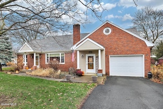 39 W Sand Lake Rd, Wynantskill, NY 12198