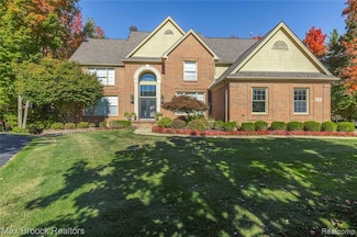6986 Crosswell Dr, West Bloomfield, MI 48322