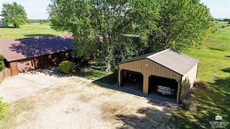 821 E Stockholm St, White City, KS 66872