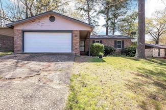 9911 Regent Cir, Little Rock, AR 72204