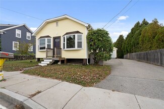 527 Metacom Ave, Warren, RI 02885