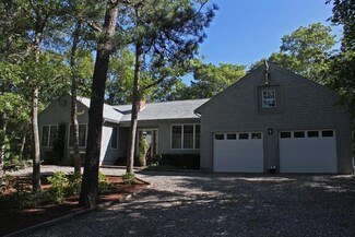 8 Truman Ln, Cotuit, MA 02635