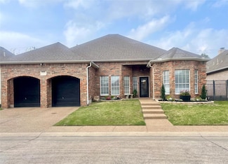762 Village Green Dr, Desoto, TX 75115