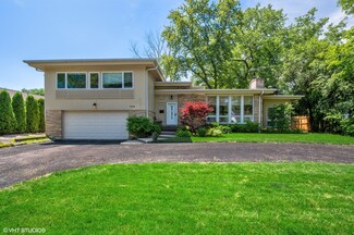 702 Apple Tree Ln, Glencoe, IL 60022