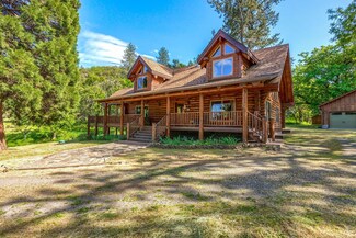 8215 Colonial Way, Central Point, OR 97502