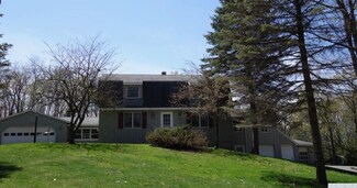 16 Dunbar Rd, Hudson, NY 12534
