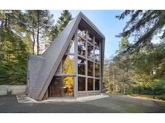 69140 Sharp Rd, North Bend, OR 97459