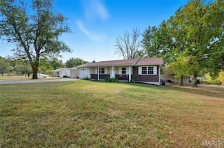 49 El Sahara Dr, Cedar Hill, MO 63016