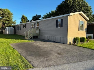 9 Green Acres, Akron, PA 17501