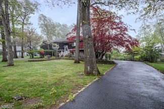 35 Kadel Dr, Mount Arlington, NJ 07856