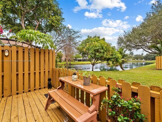 5144 S University Dr, Davie, FL 33328
