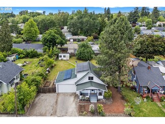 320 W Gloucester St, Gladstone, OR 97027