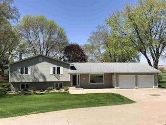 14 Greenview Dr, West Branch, IA 52358