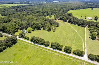 22107 E County Road 1474, Hawthorne, FL 32640